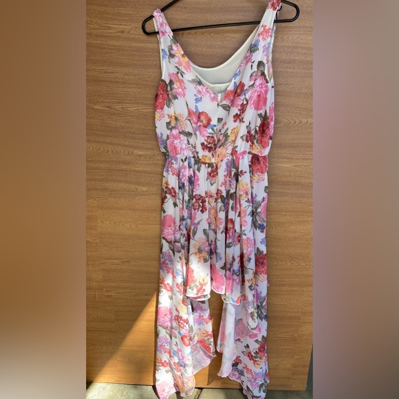 ❤️3/$10❤️ High low dress - Picture 2 of 3